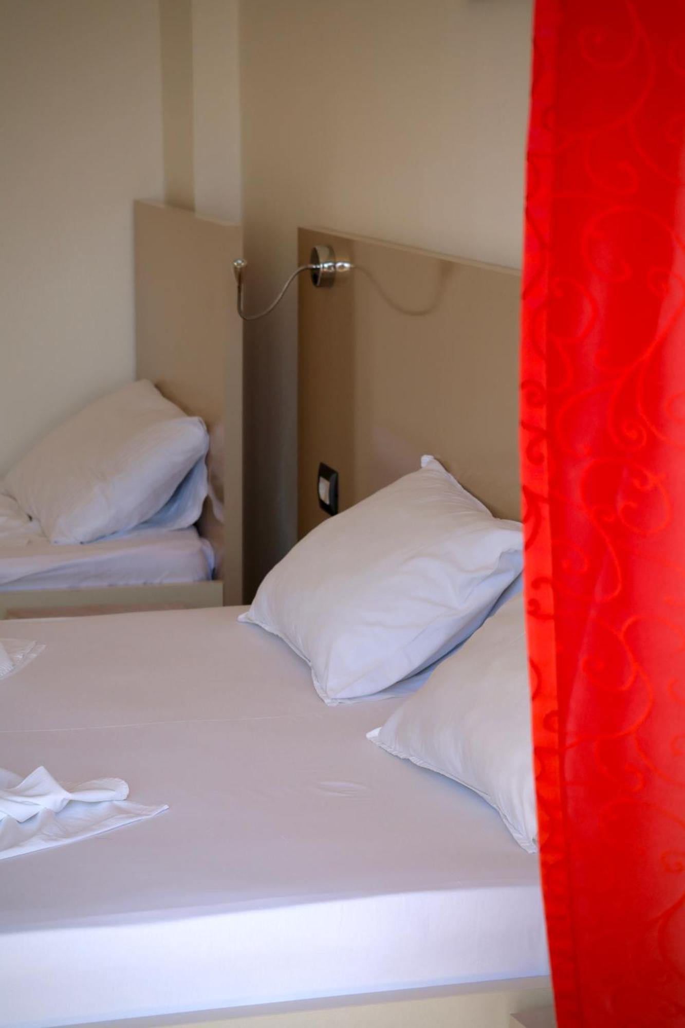 Mucobega Hotel Sarandë Exteriör bild