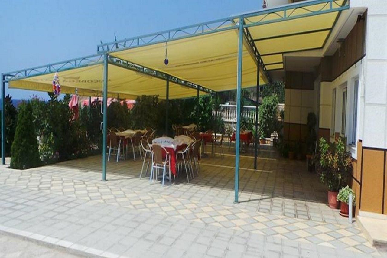 Mucobega Hotel Sarandë Exteriör bild