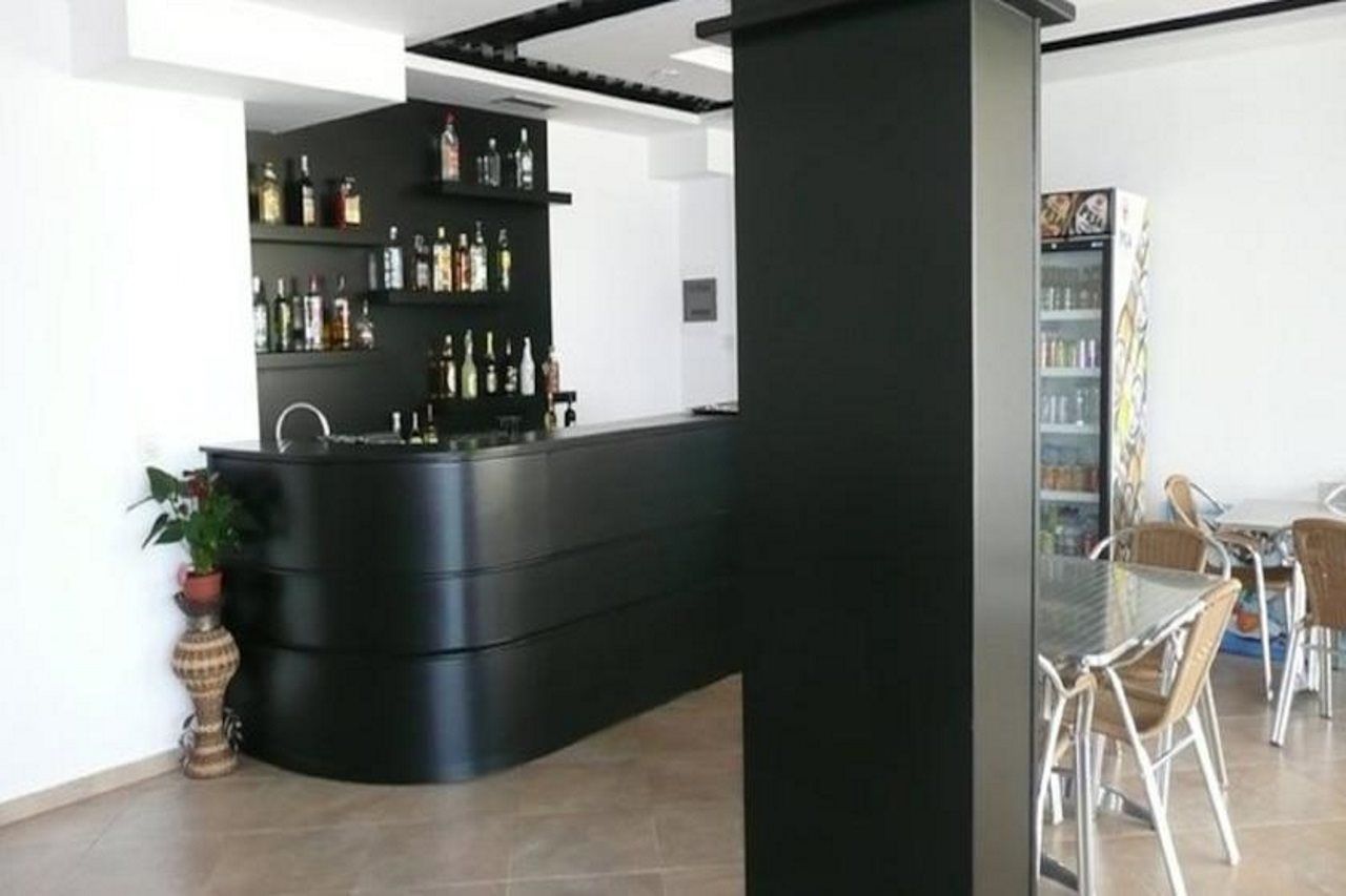 Mucobega Hotel Sarandë Exteriör bild