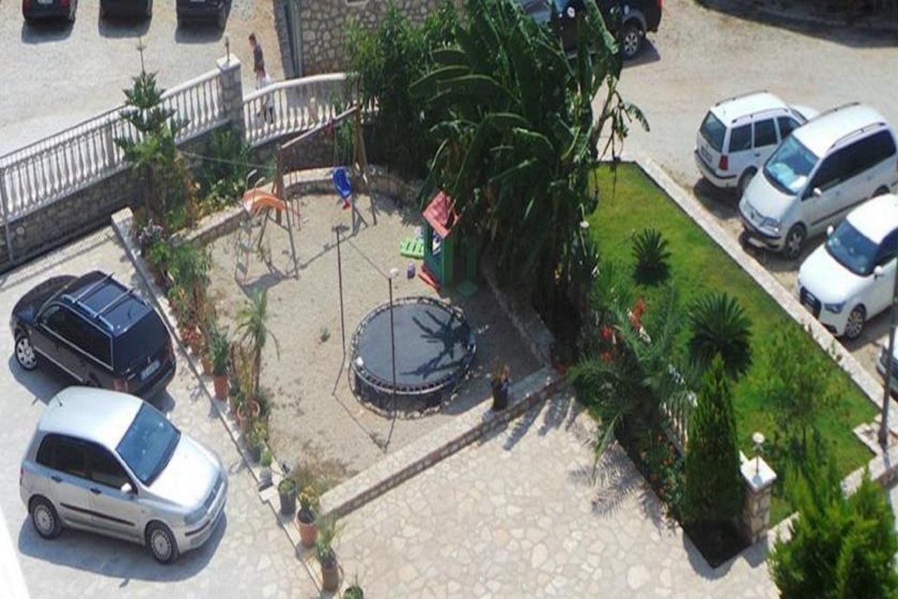 Mucobega Hotel Sarandë Exteriör bild